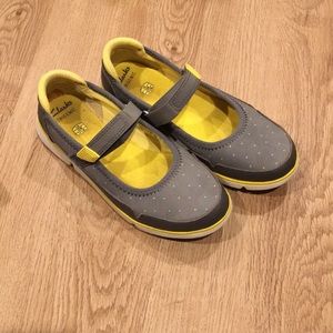 New Clark’s size 13.5 girls shoes-